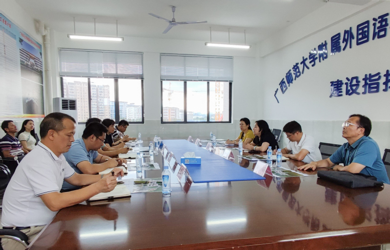 岭南师范学院湖光校区2024年学生宿舍公寓床及教室桌椅家具购置项目采购更正公告（第一次）(图1)