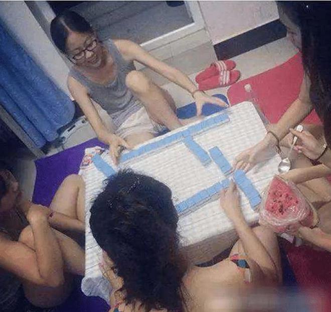 终于看到真实的女生宿舍了！亮瞎你的双眼哈哈哈哈(图2)