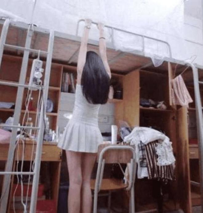 终于看到真实的女生宿舍了！亮瞎你的双眼哈哈哈哈(图1)