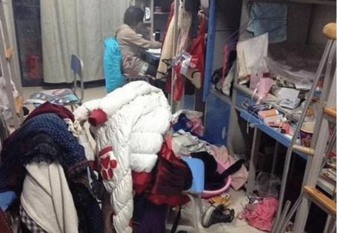 终于看到真实的女生宿舍了！亮瞎你的双眼哈哈哈哈(图4)