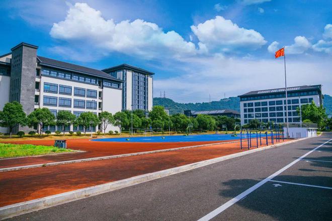 学在多功能教室、住在四人宿舍、吃在学生食堂探访温州开放大学暑期托管班营地(图2)