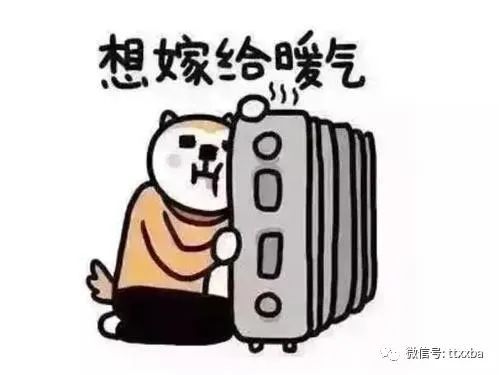 爆笑游戏经典冷笑话我一个人在宿舍玩游戏半夜困的不行就想趴电脑桌上睡会(图1)