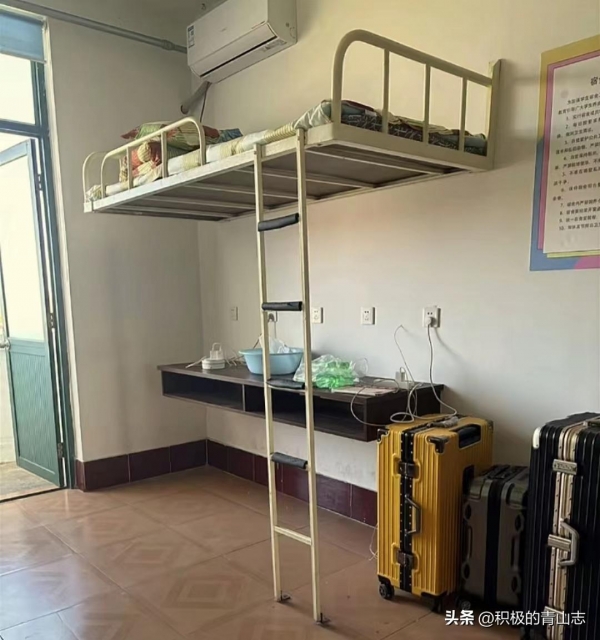 大学生的“天塌了”这些奇葩宿舍的“怪床”让一众大学生破防(图3)