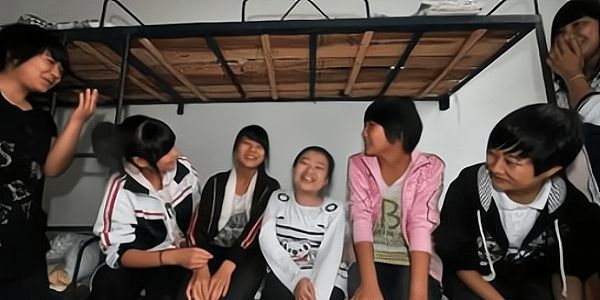 你以为的下铺VS实际上的下铺差距显而易见新生可以趁早抢床位(图3)