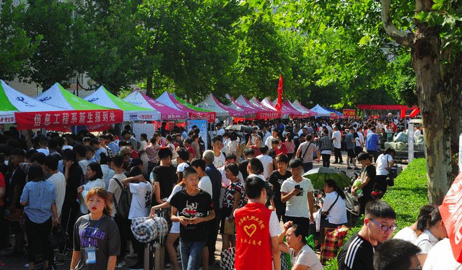 准大学生入学问咋选床位成热门70、80后长辈别耽误孩子成长了(图6)