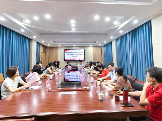 聚焦桌椅配置改善 关注学生“成长烦恼”(图1)