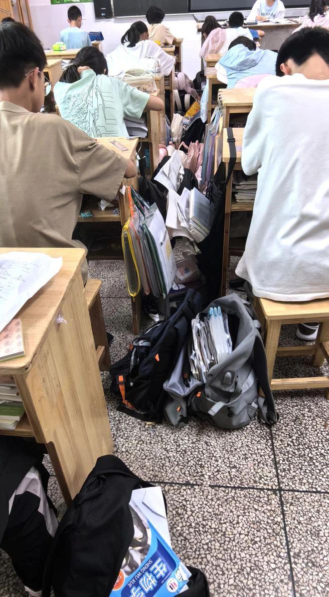 聚焦桌椅配置改善 关注学生“成长烦恼”(图3)