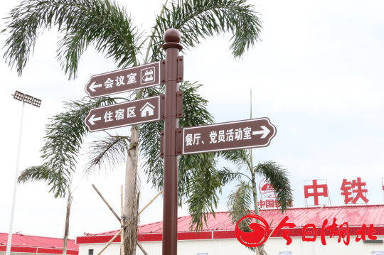 这里也有“诗和远方”(图2)