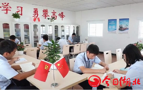 这里也有“诗和远方”(图5)