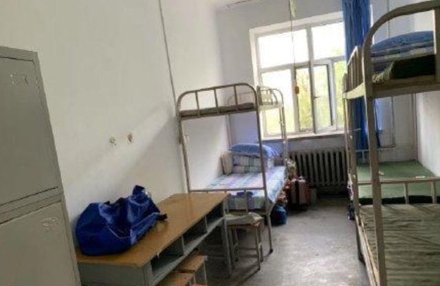 叙利亚版大学宿舍学生看到所谓的“上床下桌”内心崩溃(图2)