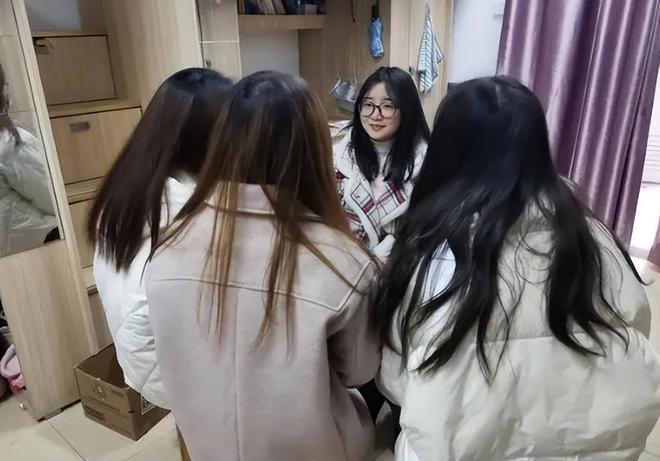多所高校发布通知撤掉大学生宿舍的“遮羞布”网友们吵翻天(图6)