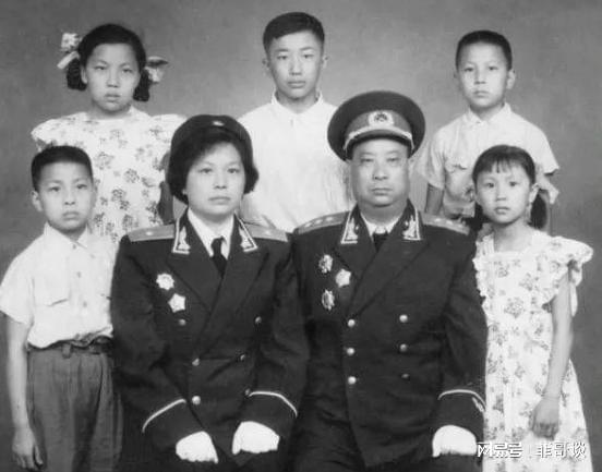 眼看自己胳臂被锯还宽慰医生的贺炳炎贺龙：你的骨头有多硬(图10)