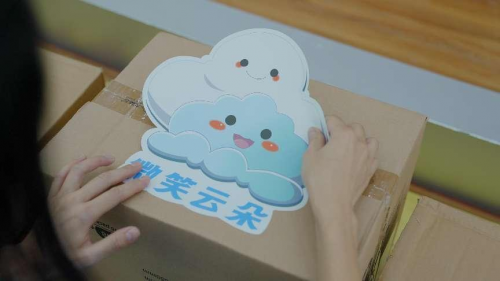 彩云邮差踏金秋而来：微笑云朵助力客乡花蕾茁壮成长(图7)