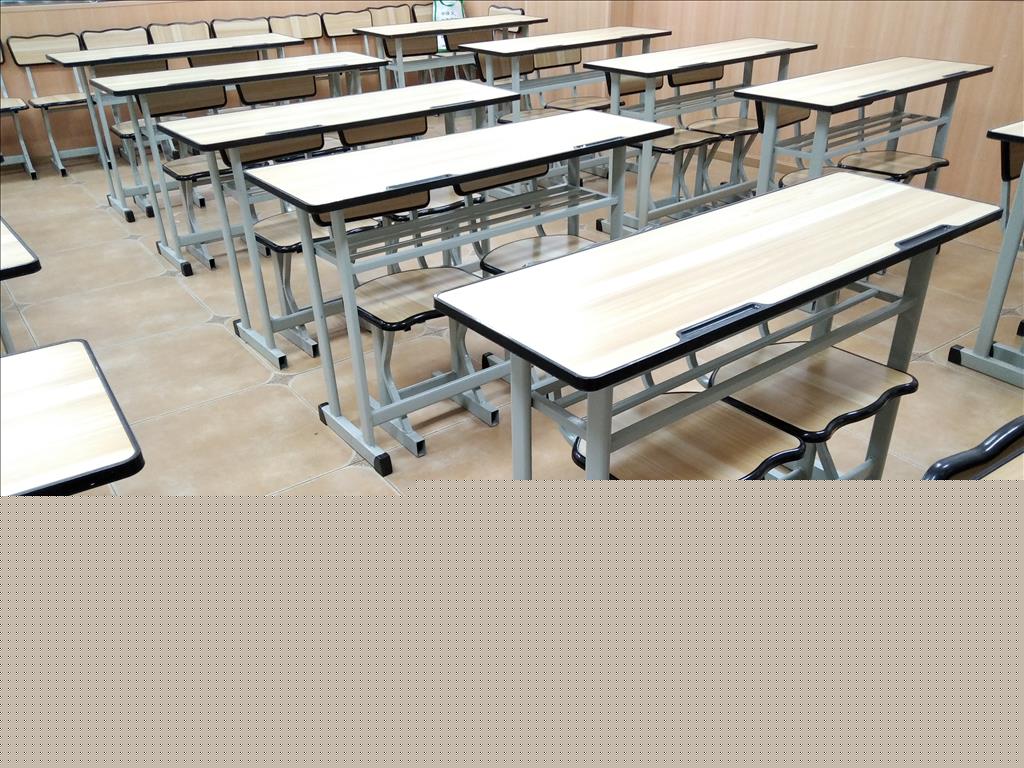 加沙高校大楼遭以军空袭：6层建筑轰然倒塌 书籍桌椅变废墟(图1)