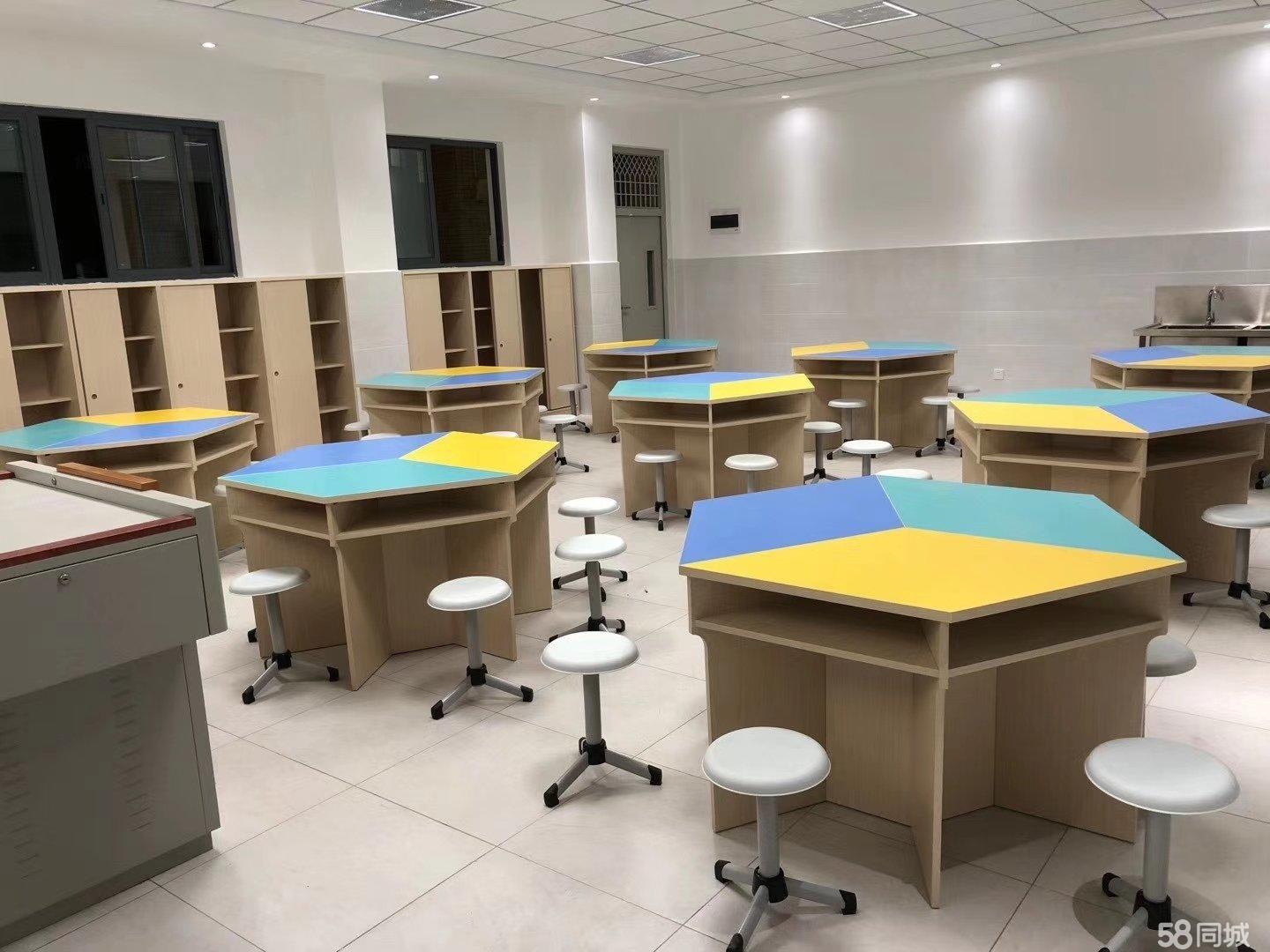 江西开展“可躺式”课桌椅进校园试点优先保障小学一二年级学生(图1)