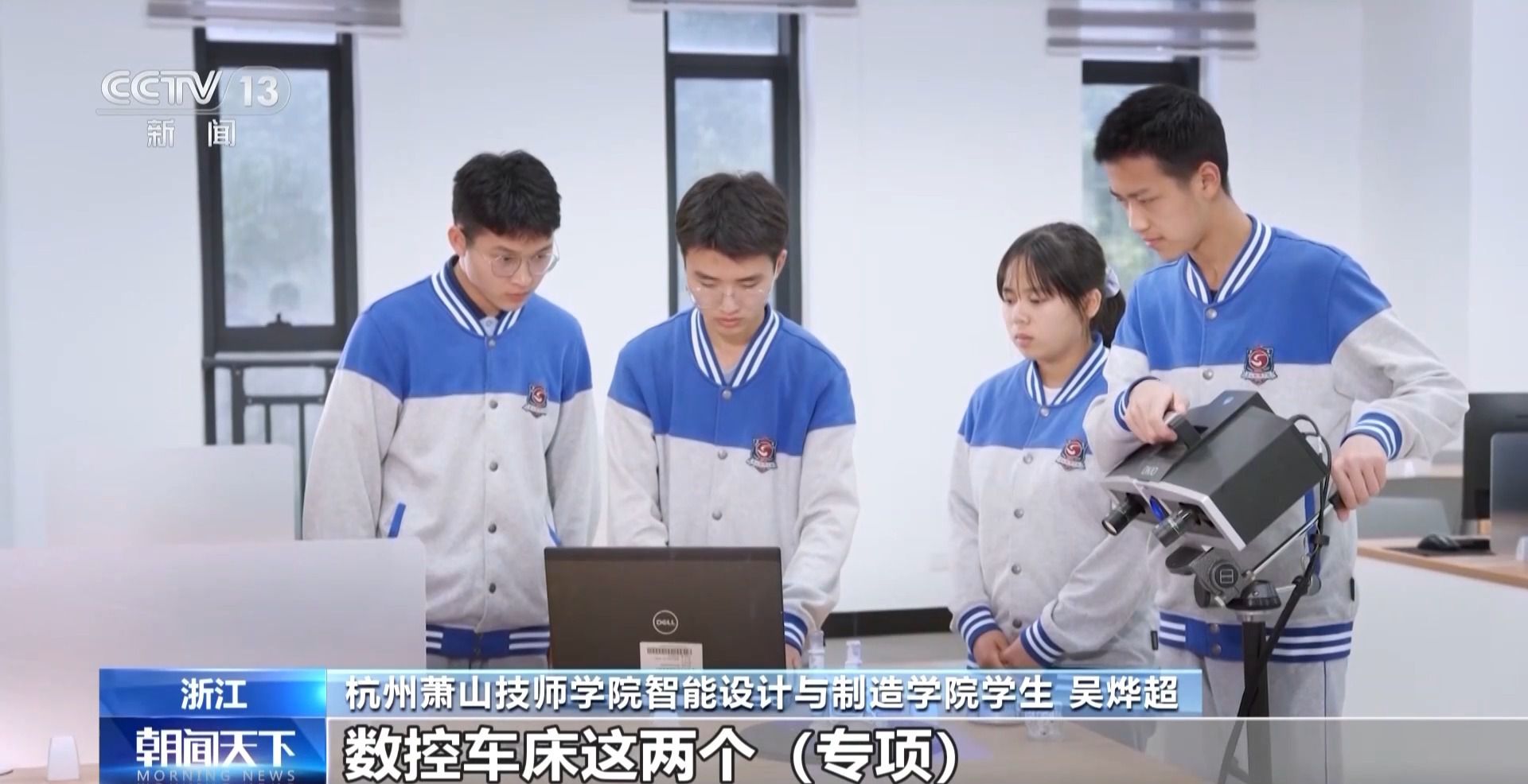 实操车间进校园 取快递顺便找工作……小妙招打开就业大空间(图5)