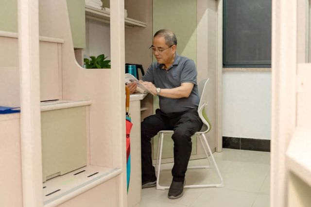 高校领导试住学生宿舍也是一种调研方式(图1)