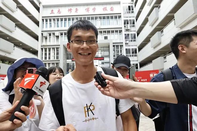 唐尚珺上大学的方法也许更接近于大学的真实价值(图1)