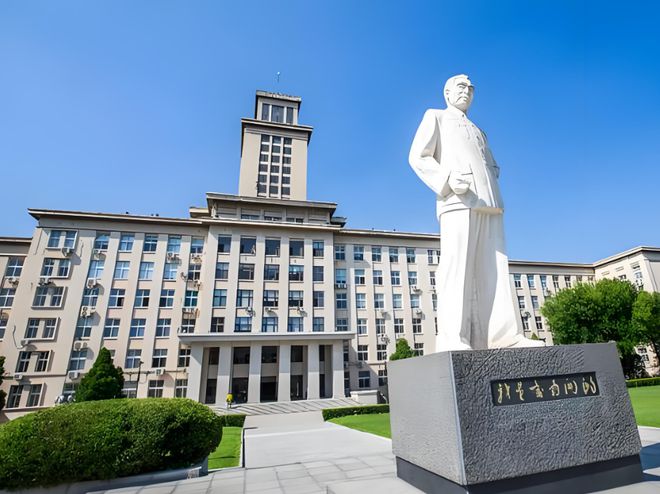 这所双一流高校已“失宠”曾与清北媲美如今被嘲“没落贵族”(图1)