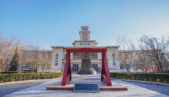 这所双一流高校已“失宠”曾与清北媲美如今被嘲“没落贵族”(图4)