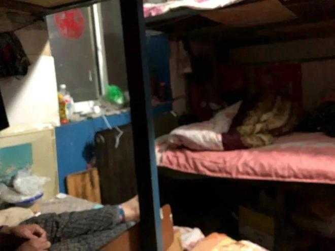 花2元住一晚的女人们无家可归。(图5)