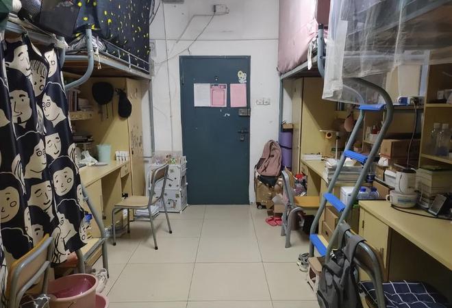 自私的是哪个？女大学生委屈发文：开寝室半边门室友竟然发火！(图5)