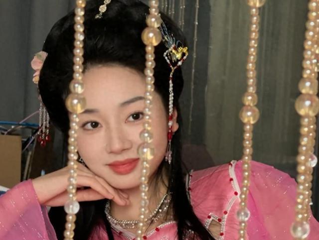 笑惨了！女大学生宿舍自制西游记网友：让你模仿 不是让你超越！(图1)