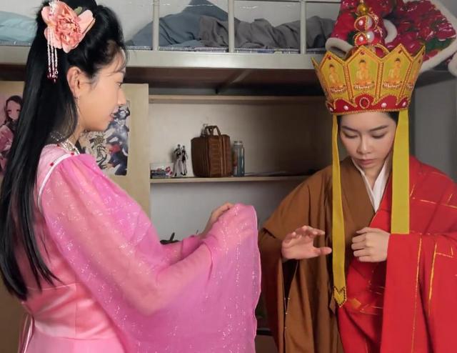 笑惨了！女大学生宿舍自制西游记网友：让你模仿 不是让你超越！(图7)