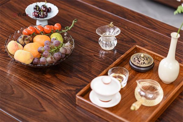 红酸枝专家·古森红木：红酸枝家具：品质与艺术并蓄的家居瑰宝(图1)