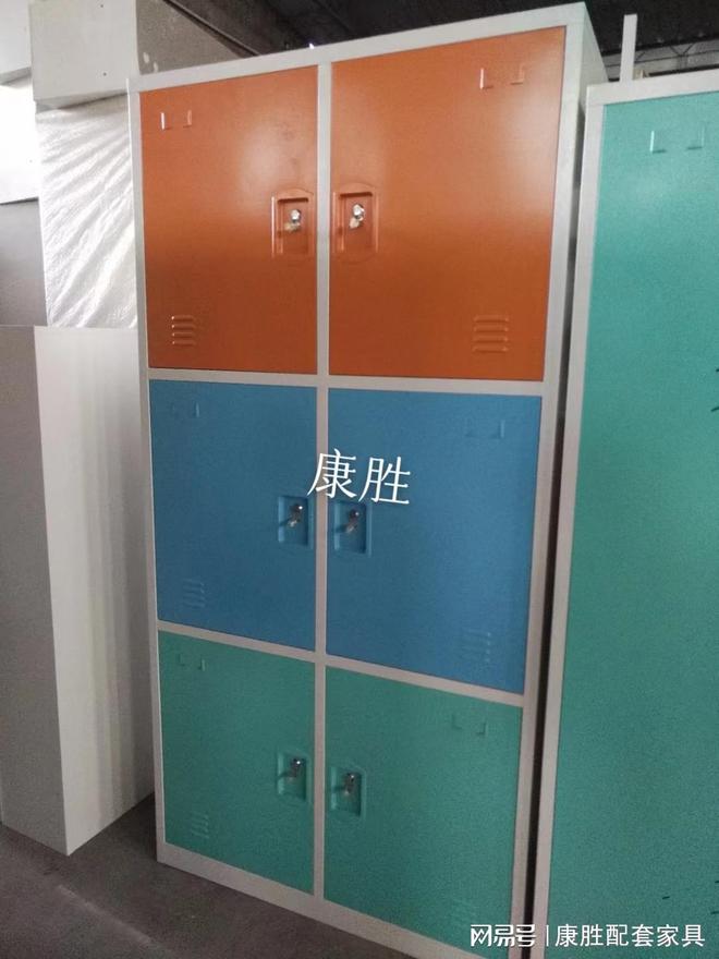 企业换上铁皮更衣柜宿舍环境焕然一新(图3)