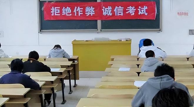 高校推出全透明桌椅这下女生不敢穿短裙了!学校真实目的能猜到么(图3)