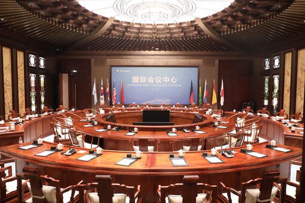 辉煌足迹荣耀征程李忠信红木2024匠心绽放(图17)