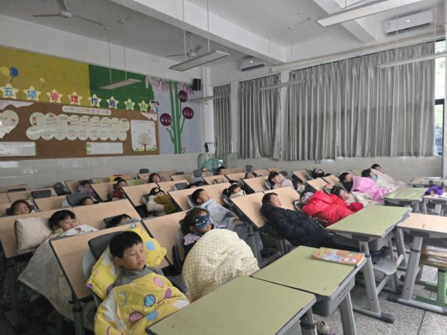 成都高新区开启学生午休“躺睡”模式 力争两年实现“全覆盖”(图1)