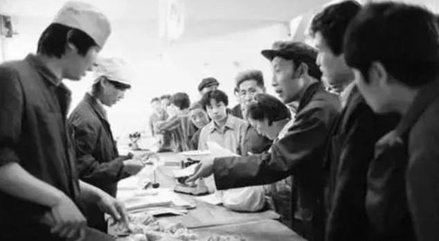70年代令人羡慕的七种铁饭碗工作如今都消失了做过的人都老了(图4)