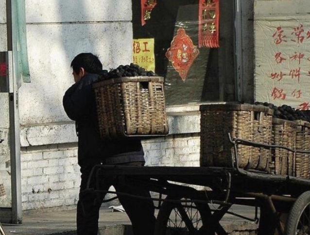 70年代令人羡慕的七种铁饭碗工作如今都消失了做过的人都老了(图1)