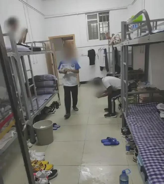 反转了！有钱修草堂没钱住宿舍后续草堂、宿舍楼照片曝光！(图3)