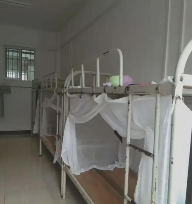 反转了！有钱修草堂没钱住宿舍后续草堂、宿舍楼照片曝光！(图5)