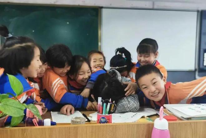 学生深度报道 逐渐消失的“村小”去留两难的乡村老师(图9)