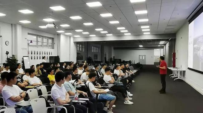 看了特斯拉员工的年终奖终于明白特斯拉凭啥一年赚走国人209亿(图4)