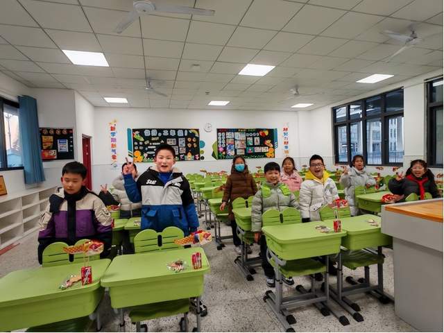 淮阴师范学院第一附属小学：巧手扮教室 礼迎新学期(图1)