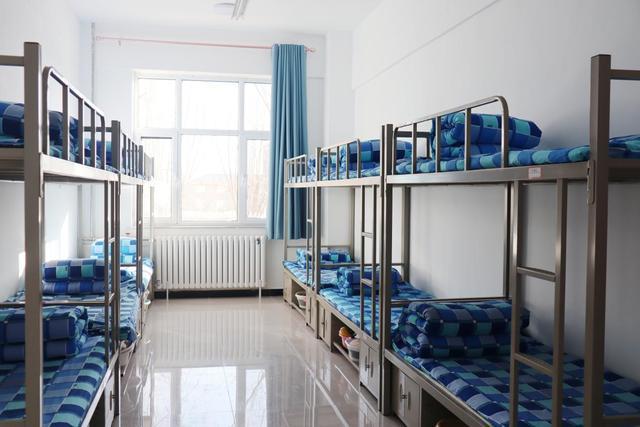 涞源县燕赵学校学子喜迁新宿舍(图1)