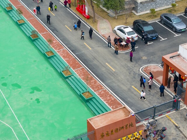 团洲学校406名学生开学报到首批搬进安置房的学生实现家门口上学(图2)