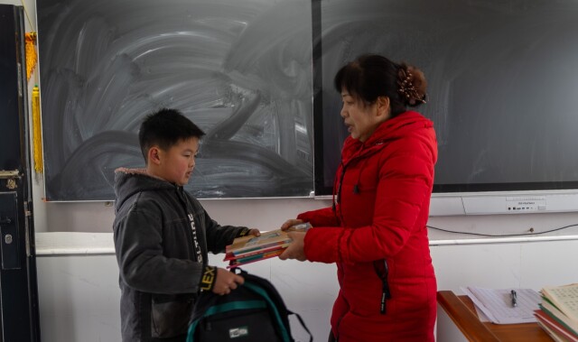 团洲学校406名学生开学报到首批搬进安置房的学生实现家门口上学(图8)