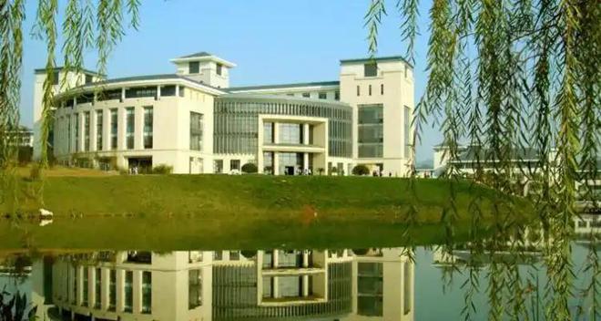 曹德旺的福耀科技有多好？学费和公立大学一样本科生两人一宿舍(图10)