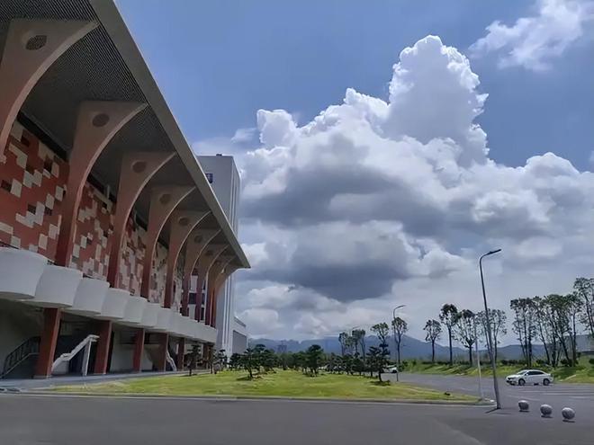 曹德旺的福耀科技有多好？学费和公立大学一样本科生两人一宿舍(图4)