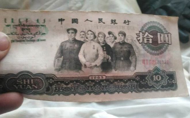 1981年内蒙古女老师给学生20元买棉鞋26年男孩给她一套房报恩(图11)
