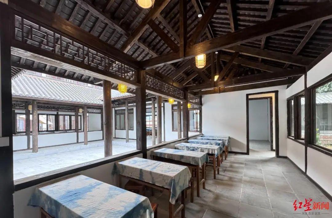 吐槽“有钱修草堂没钱建宿舍”的学生已返校当地教体局：学校需反思改进(图3)