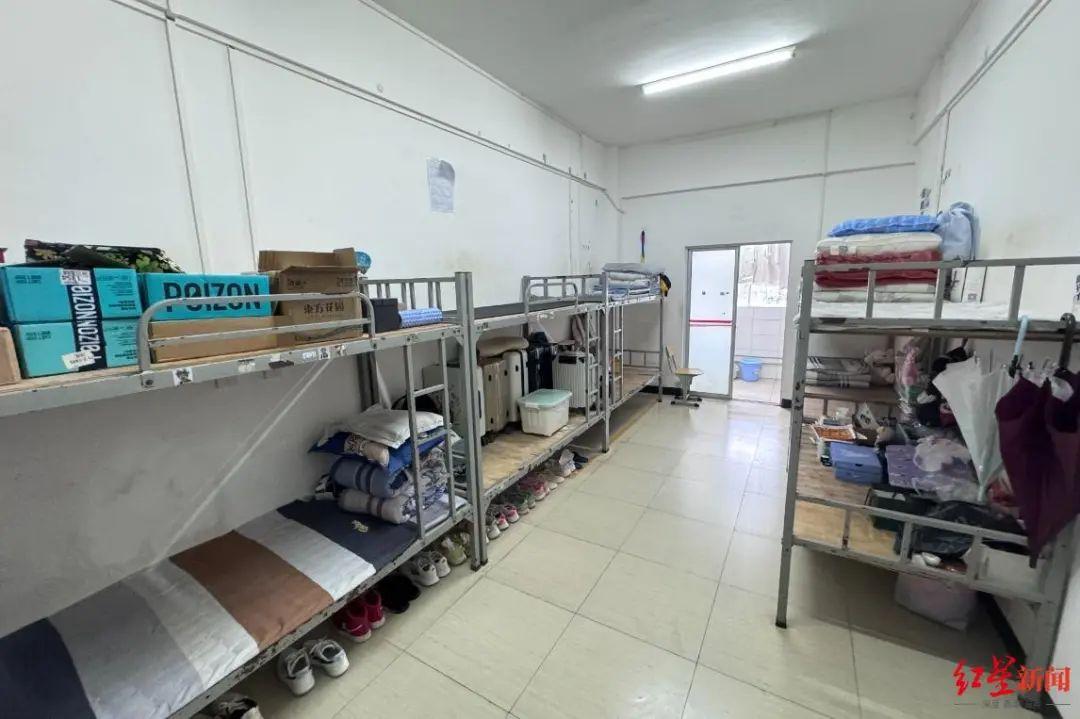 吐槽“有钱修草堂没钱建宿舍”的学生已返校当地教体局：学校需反思改进(图5)