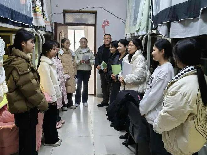 寒假归来暖人心 信阳学院音乐学院辅导员走访宿舍关怀学生(图1)