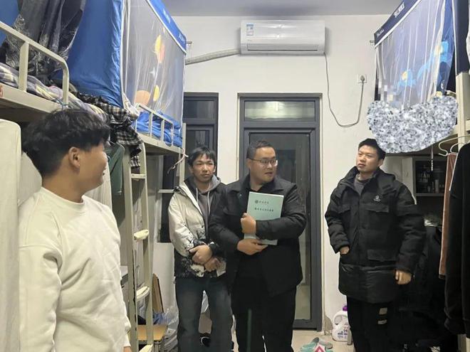 寒假归来暖人心 信阳学院音乐学院辅导员走访宿舍关怀学生(图3)